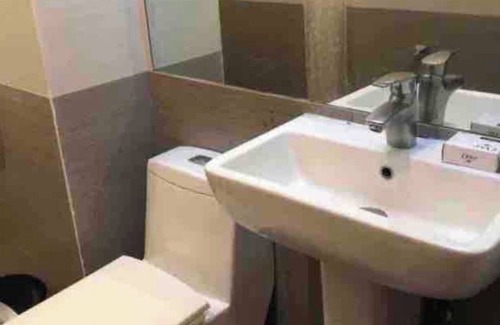 Legazpi Village Apartment | Elegant unit across Greenbelt5 + Netflix
