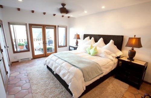 Avalon Villa | Elegant Villa W Wrap-around Balcony & Shared Pool