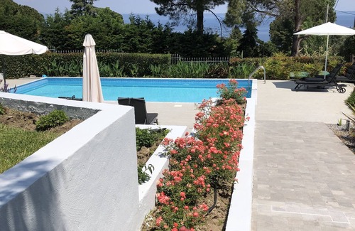 Kriopigi Villa | Elegant Villa With Shared Pool/8min From the Beach