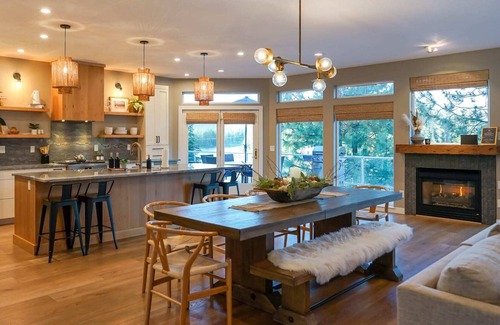 Post Falls House | Elegant Waterfront Retreat | Dock, Deck & Spa Bath