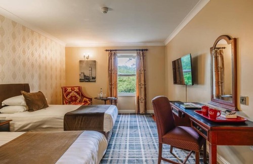 Ipswich Hotel | Elegant Waterfront Stay with Indoor Pool and Spa Access