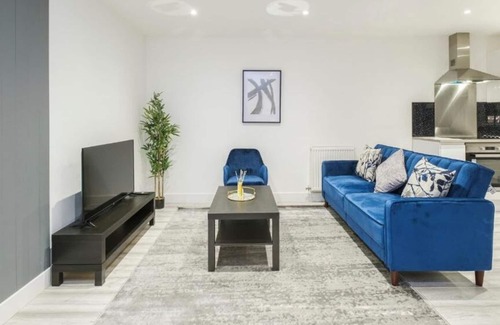 Southend-on-Sea Apartment | Elegant & Well-Lit 1BR City Centre Nr High St & Southend Beach by Luxiety Stays
