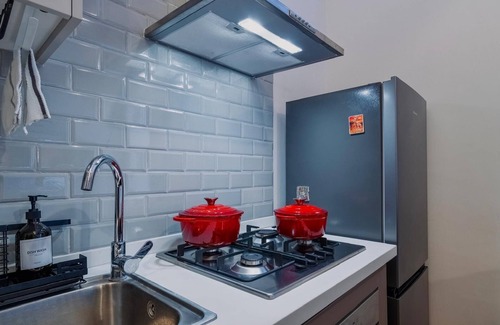 Kilimani Apartment | Elegant Wilma Towers Apartment - Golden Sunsets and Ngong Hills View