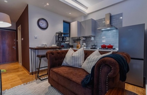Kilimani Apartment | Elegant Wilma Towers Apartment - Golden Sunsets and Ngong Hills View