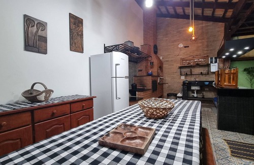 Raul Cury House | Elegant with a fireplace, swimming pool, gourmet area, billiards, Wi-Fi, Smart TV.