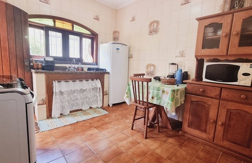 Raul Cury House | Elegant with a fireplace, swimming pool, gourmet area, billiards, Wi-Fi, Smart TV.