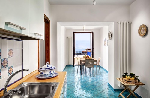 Piano di Sorrento Apartment | Elena apartment with panoramic views of the Gulf of Naples. AC and parking inc.