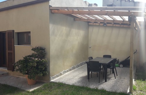 Monserrato House | Elengant typical house with garden, quiet zone, near beach and center city.