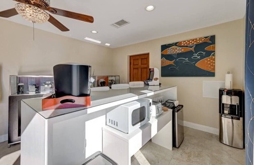 Vista House | Elevado Hills Family Getaway ~ Pool ~ Games ~ Pkg!