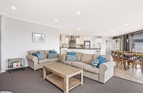 Warrnambool House | Elevated waterfront home, featuring both river and ocean views.