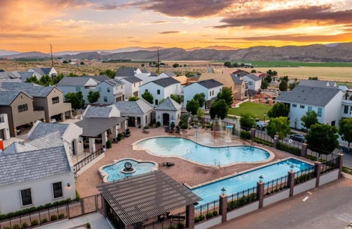 Hurricane House | Elim Valley Resort 4288 Brand New Home! Private Pool, Hot Tub, & Game room