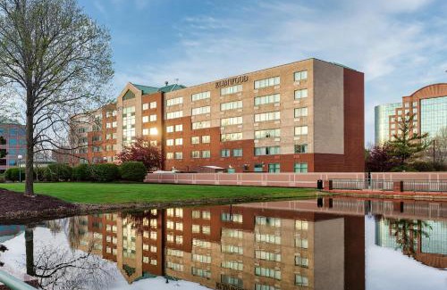 Maryland Heights Hotel | Elimwood Hotel, a Ramada by Wyndham