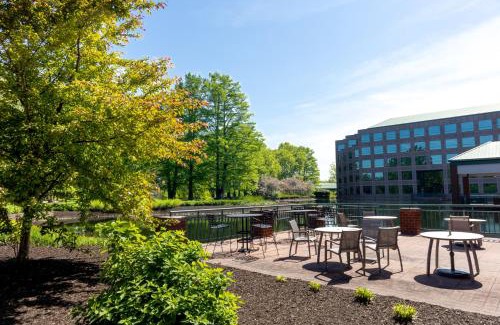 Maryland Heights Hotel | Elimwood Hotel, a Ramada by Wyndham
