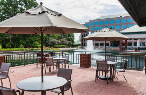 Maryland Heights Hotel | Elimwood Hotel, a Ramada by Wyndham