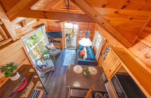Chattanooga Apartment | Elise Cabin | Forest Retreat | 5 Mins to Downtown