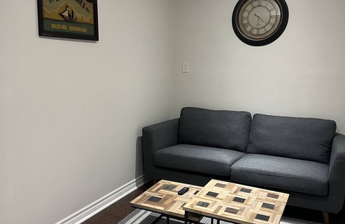 Halton Regional Municipality House | Elite BR, Free Parking/Wifi, TV Shared Suite