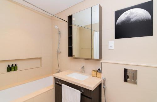 Bur Dubai Apartment | Elite Escape Holiday Home - 1 BHK Getaway with Dubai Mall Access - 1501