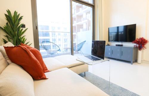 Jebel Ali Apartment | Elite LUX Holiday Homes - Modern Studio in Arjan, Dubai