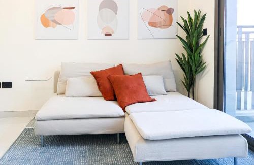 Jebel Ali Apartment | Elite LUX Holiday Homes - Modern Studio in Arjan, Dubai