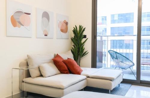Jebel Ali Apartment | Elite LUX Holiday Homes - Modern Studio in Arjan, Dubai