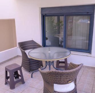 Daratsos Apartment | Elizabeth Suites