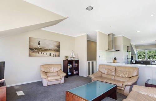Port Fairy House | Elizas Townhouse - Just a stones throw to Port Fairy's town centre, and Moyne River at your doorstep