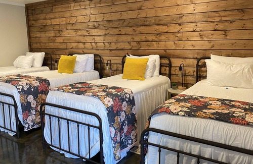 Canton Resort | ElKen Retreat Experience: relax, rest, enjoy Suite 3