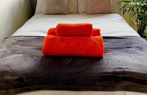 Malvern Apartment | Elkstone Studio Private Hottub Pet Friendly