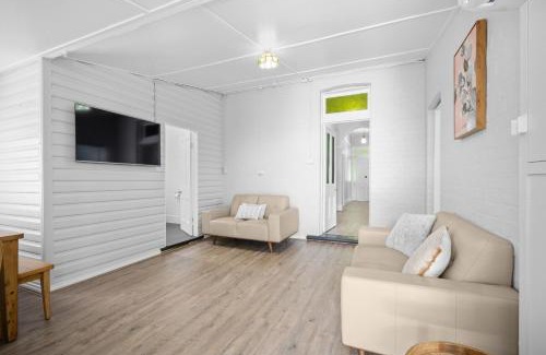 Wagga Wagga House | Ellamatta House Simmons St Central Wagga