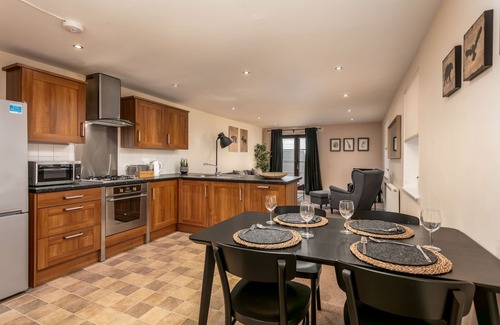 Ayr Apartment | Elliot Suite No7 - Donnini Apartments