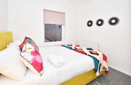 Crewe Apartment | Elm House by YourStays - Lovely home in Cheshire, quiet residential street