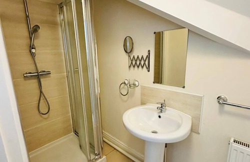 Liverpool Cabin | Elm Vale Lodge