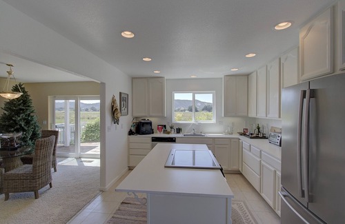 Lakeport Bed & Breakfast | Elope on your own terms