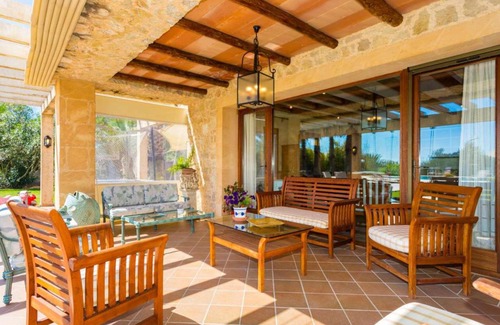 Arta House | Els Mitjans