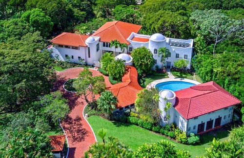 Sandy Lane House | Elsewhere is an exceptionally beautiful villa that sprawls on the Sandy Lane Estate