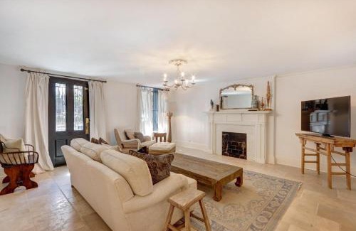 Historic Downtown Savannah Apartment | Elsewhere on Madison Square Garden