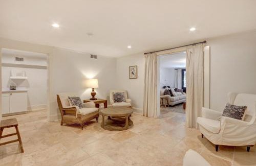 Historic Downtown Savannah Apartment | Elsewhere on Madison Square Garden