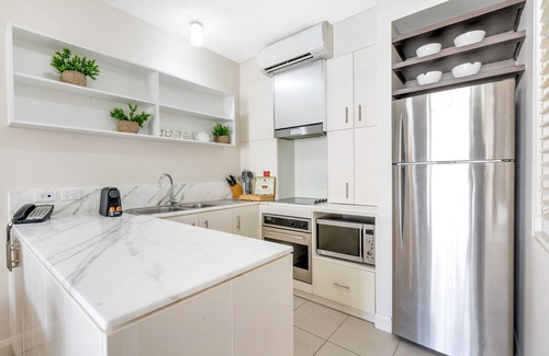 Palm Cove Hotel | Elysium Private Apartments at The Beach Club