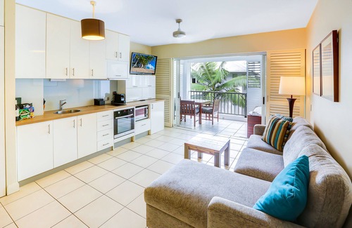Palm Cove Hotel | Elysium Private Apartments at The Beach Club