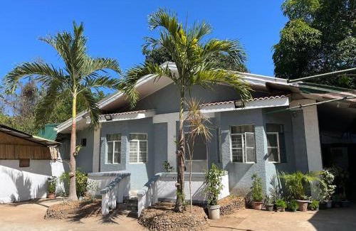 Coron Town Proper House | Em's Homestay