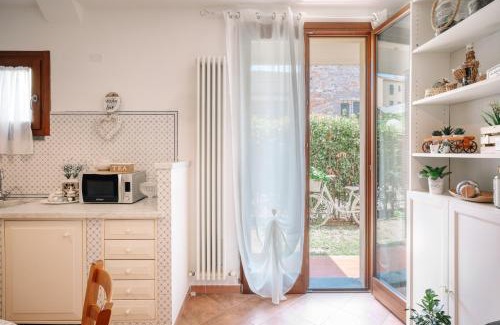 Lucca Historical Center Apartment | Ema's guest house