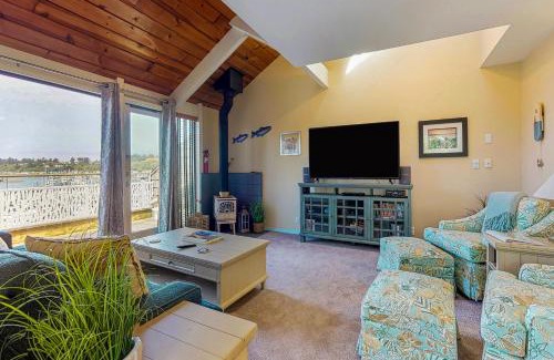 Newport Apartment | Embarcadero Bay View