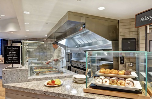 South Loop Hotel | Embassy Suites by Hilton Minneapolis Airport