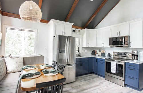 Bluemont Ski Chalet | Emberwood | Modern Chalet + Nature Spa + Trails, & Wineries