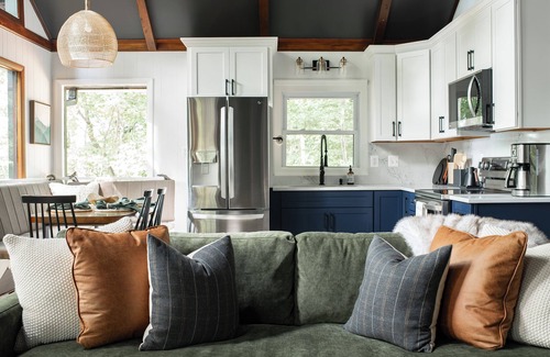 Bluemont Ski Chalet | Emberwood | Modern Chalet + Nature Spa + Trails, & Wineries