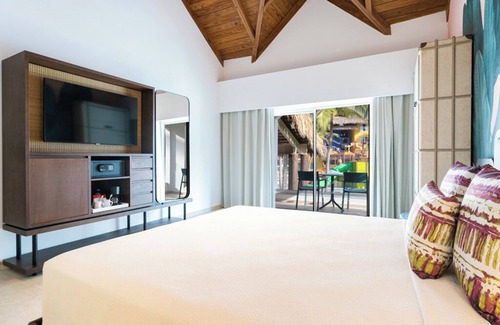 Bavaro Hotel | Embrace Beachfront Tranquility in Our Family-Friendly Room! Pool, Beach Access!