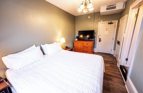 Shawnee On Delaware Hotel | Embrace Nature in a Charming Historic Escape Nestled in the Pocono Mountains