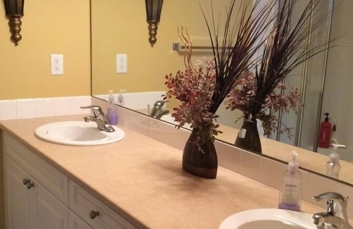 Central Okanagan Condo | Emerald Beach Villas - Lakefront Wood Lake