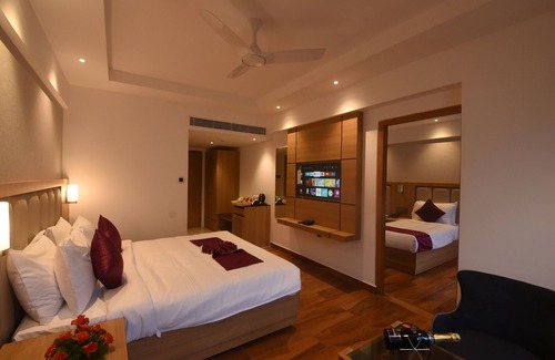 Mysore Hotel | Emerald Clarks Inn Suite