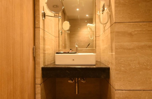Mysore Hotel | Emerald Clarks Inn Suite